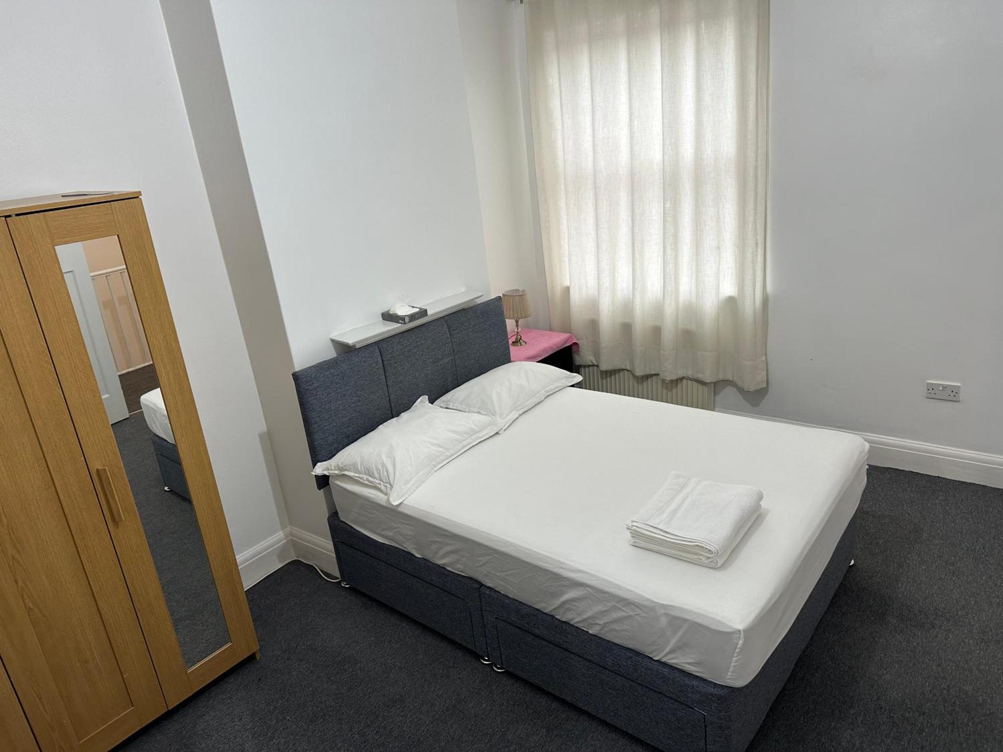 Gazde/Camere de închiriat South Harrow